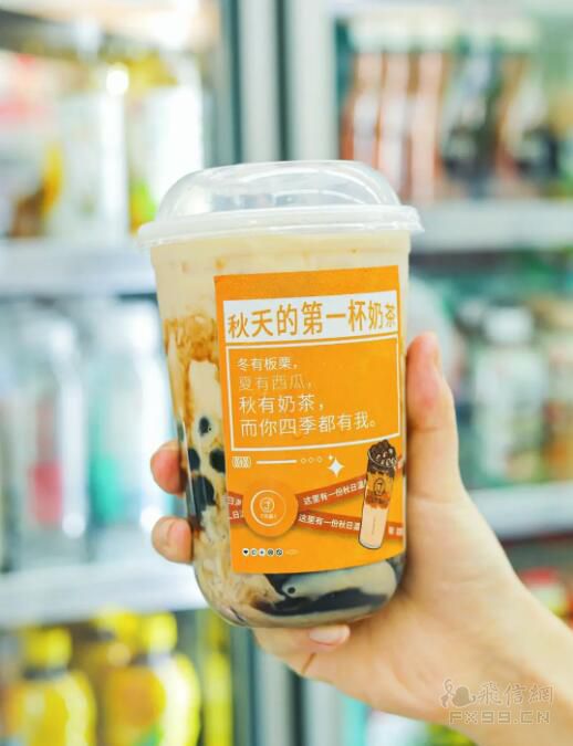 俄燃料库遭袭 12个燃料储存罐起火